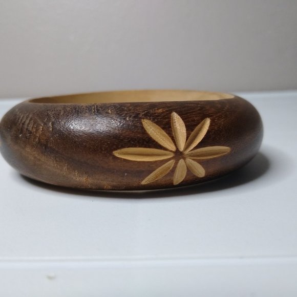 Vintage Wood Flower Bangle - Picture 5 of 13